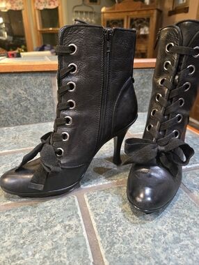 LINEA PAOLO Women's Black Lace-Up High Heel Ankle Boots SZ 6